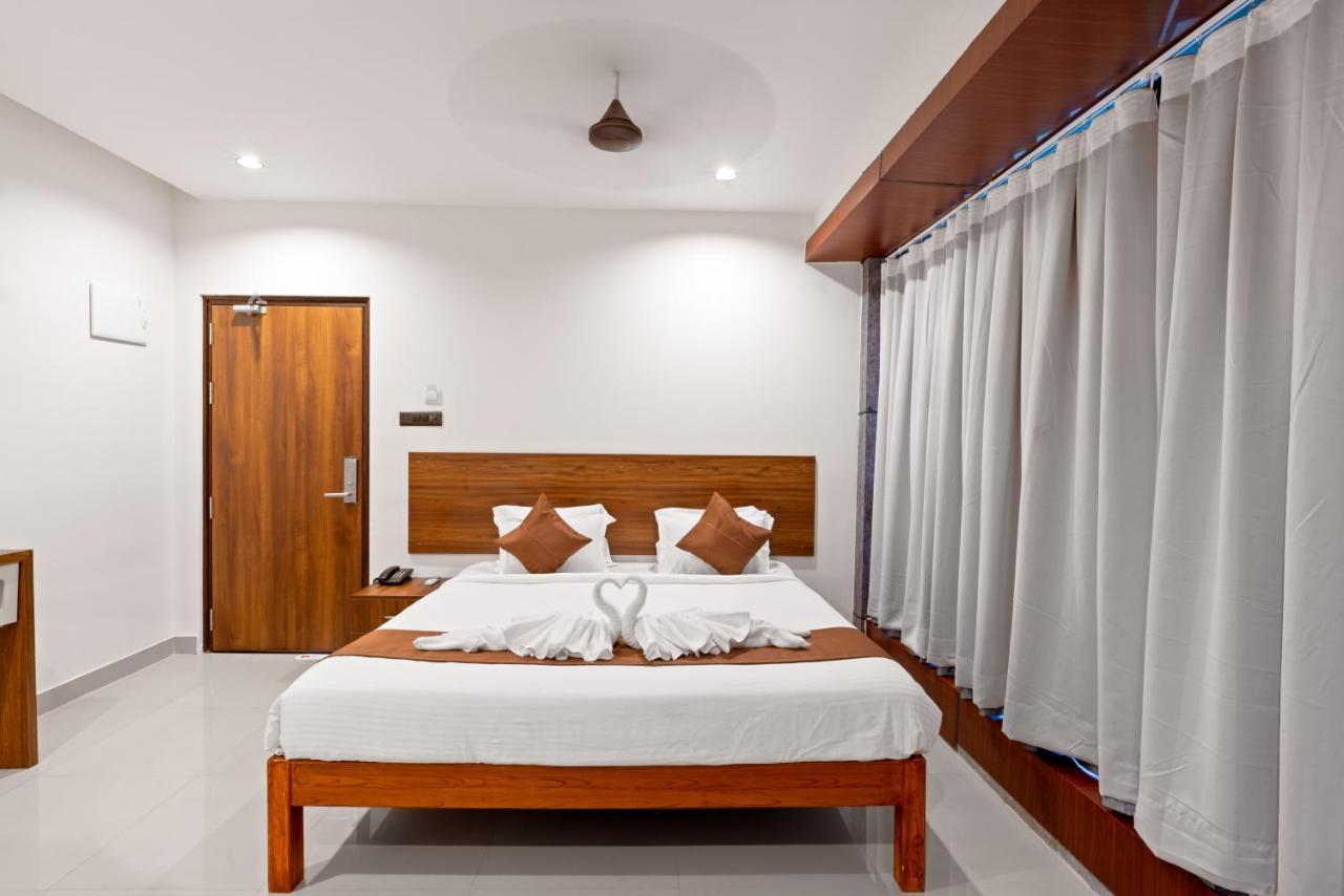 The Elite Hotel Hyderabad Esterno foto